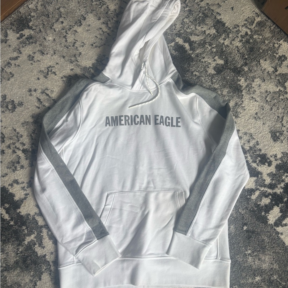 American Eagle Cream and White Hoodie